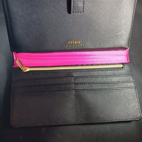 TRINA TURK Black/Watercolor Pattern Gold Chain Crossbody Purse/Wallet - Picture 8 of 10